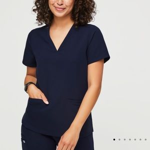 Navy Figs Casma Three Pocket Scrub Top